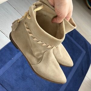 Beige suede ankle boots janet and janet